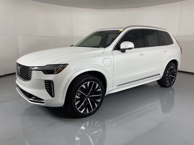 2025 Volvo XC90 T8 photo 4