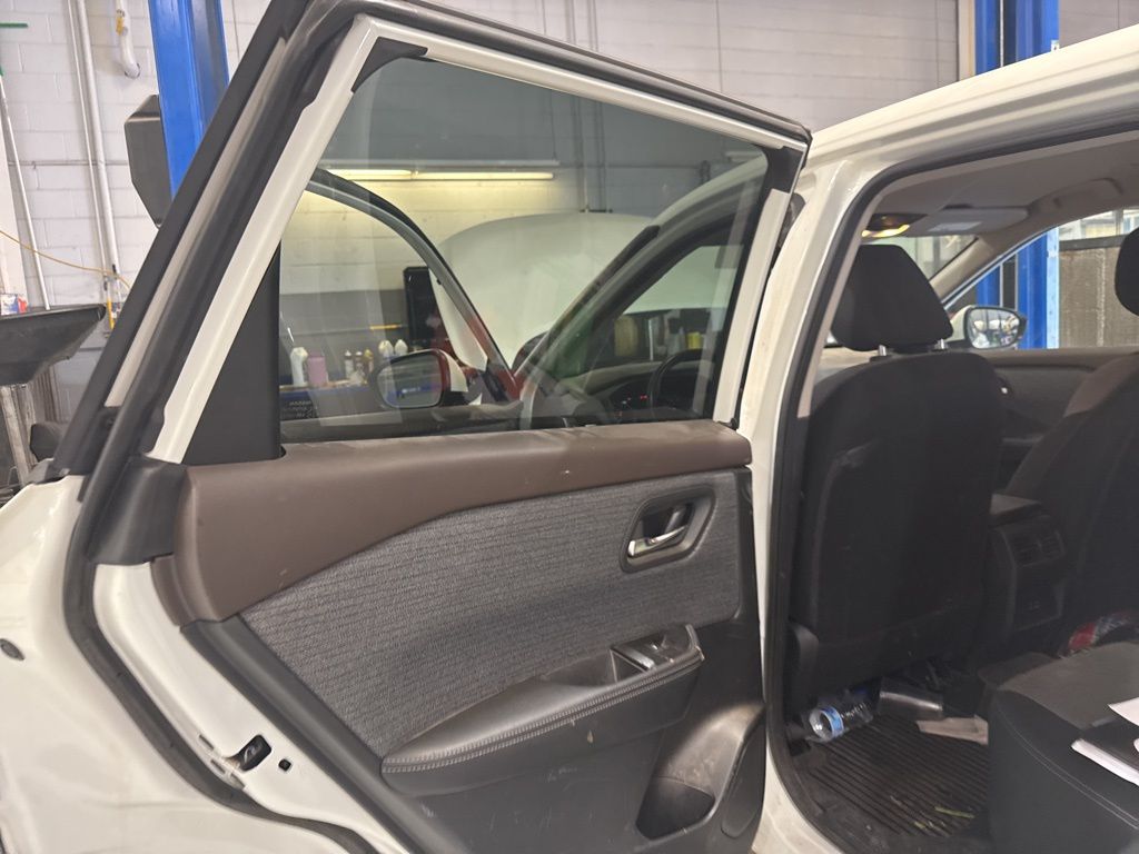 2023 Nissan Rogue SV photo 10