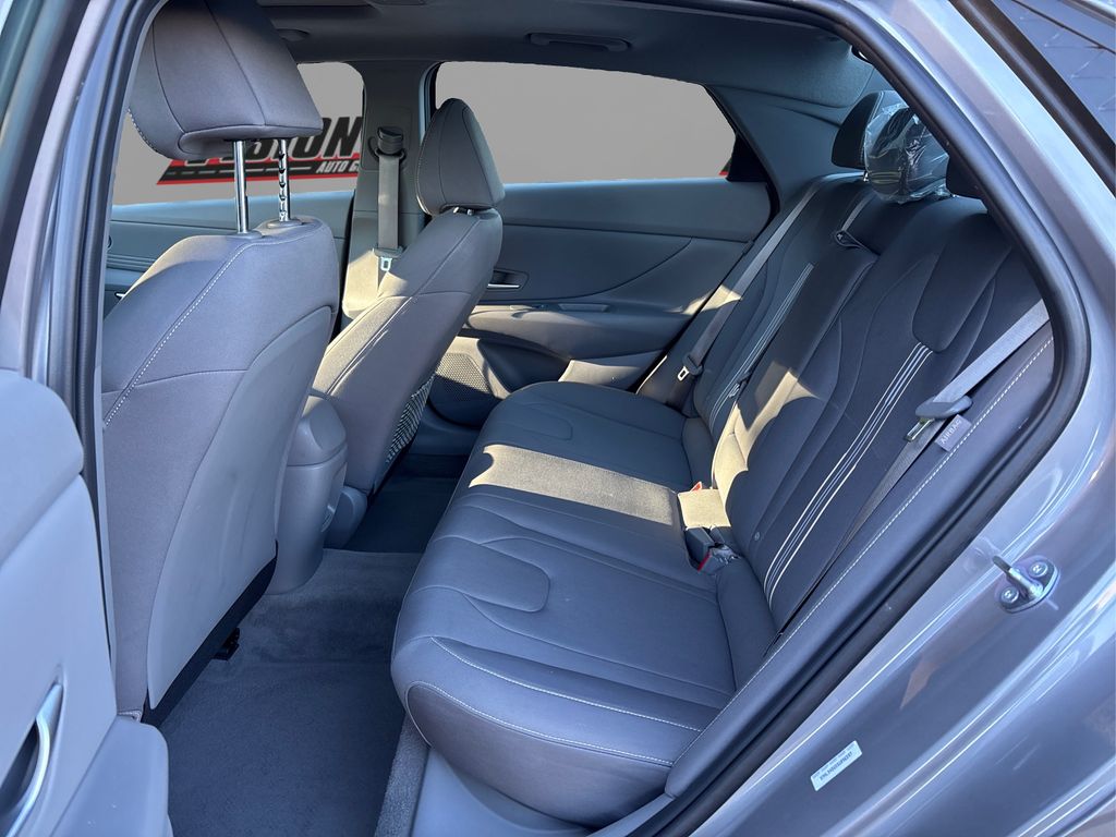 2025 Hyundai Elantra SEL Convenience photo 10