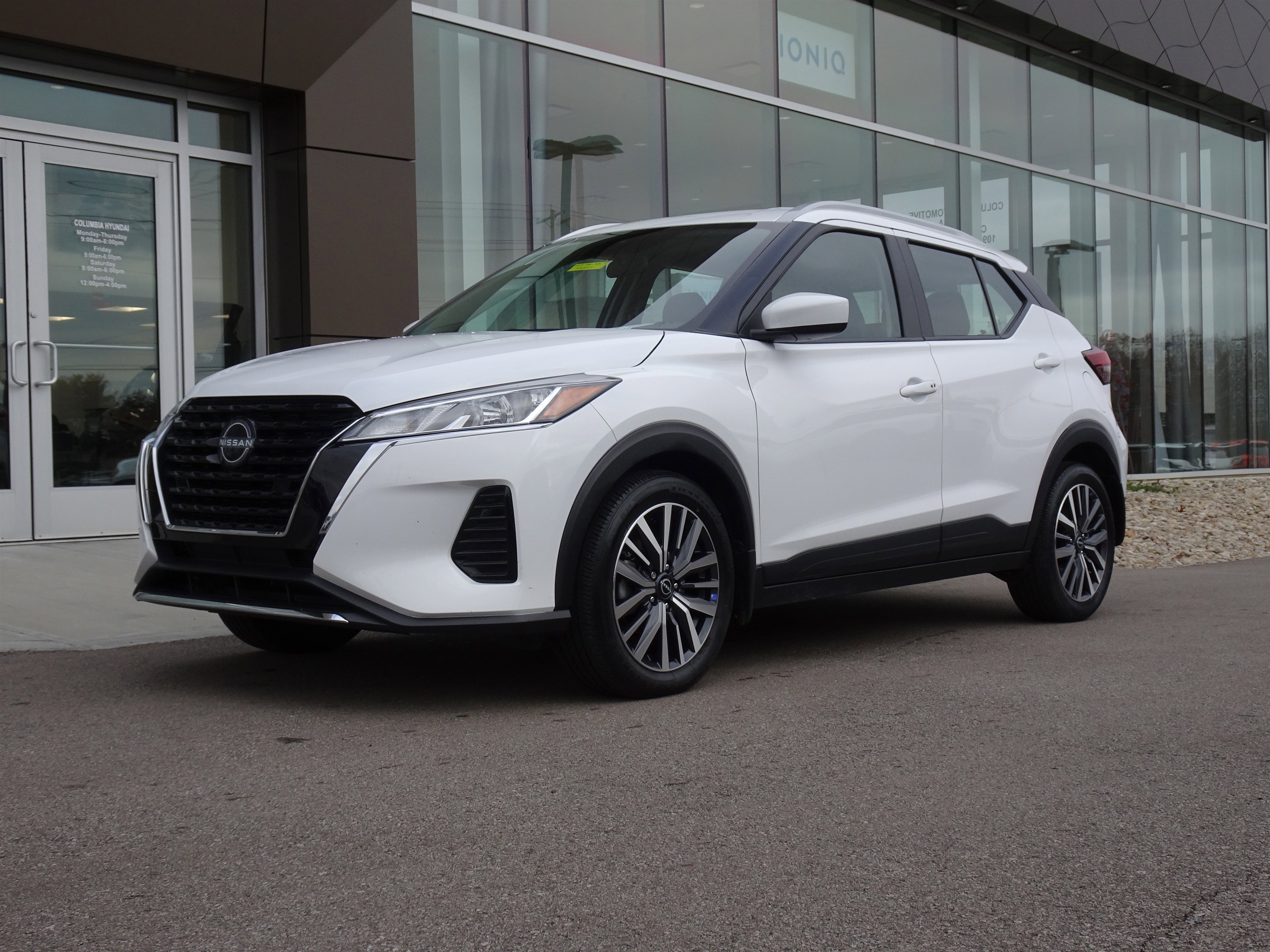 2023 Nissan Kicks SV's photo