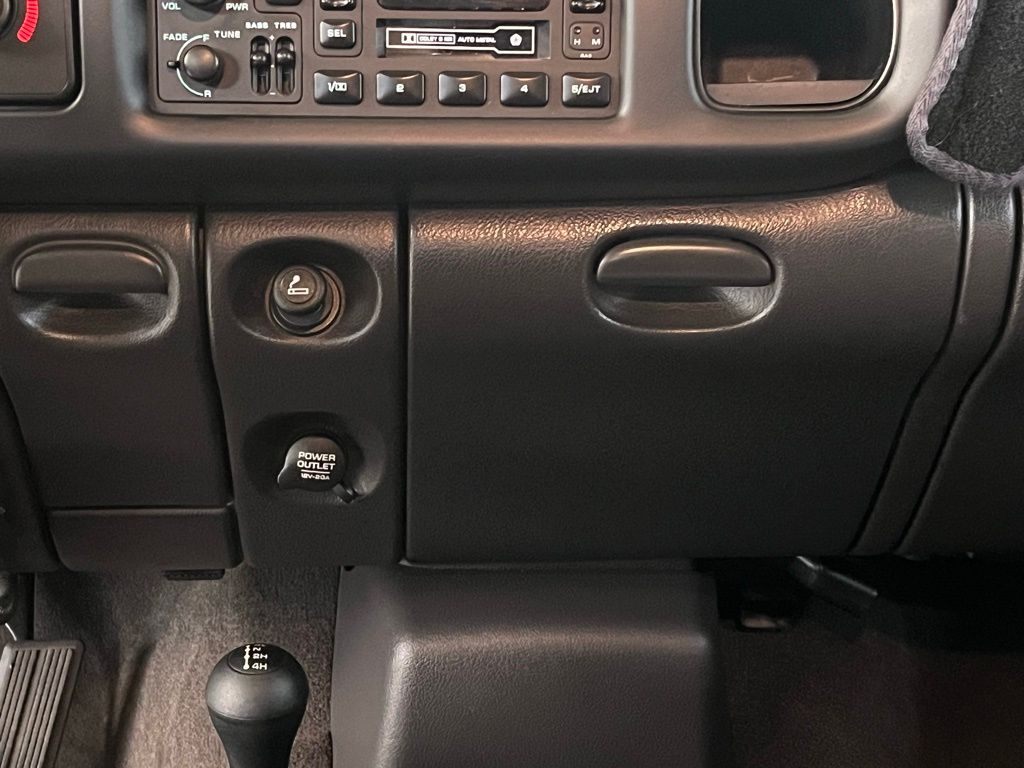 2000 Dodge Ram SLT photo 22