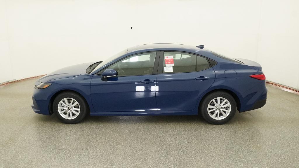 2025 Toyota Camry LE photo 9