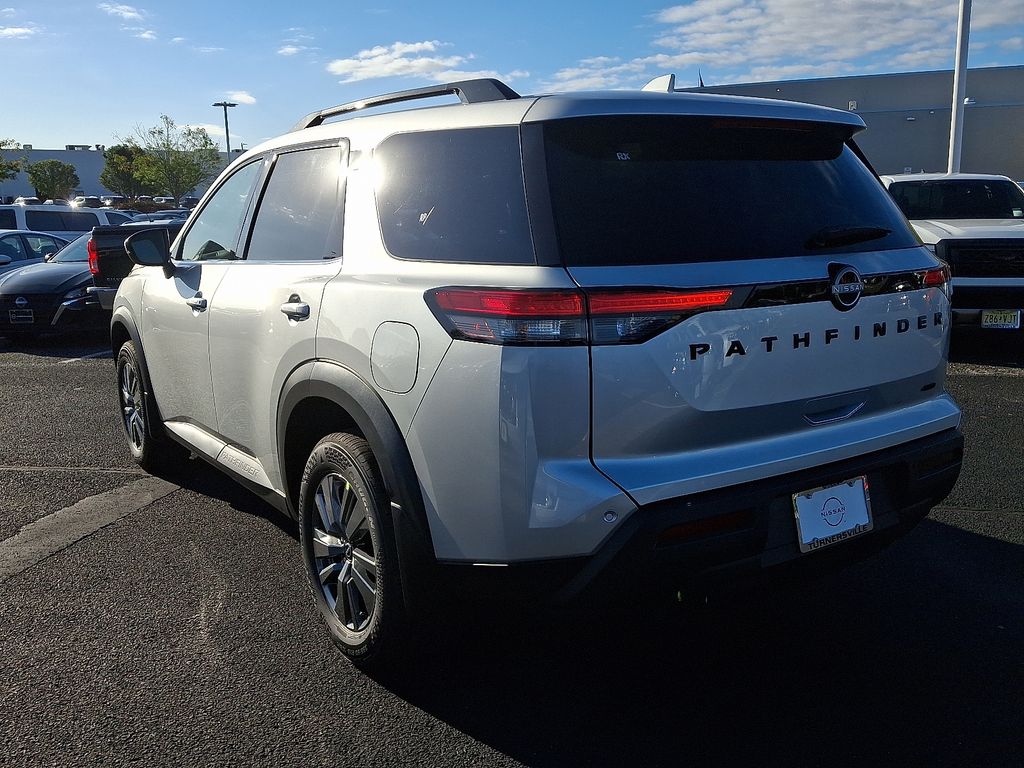2025 Nissan Pathfinder SV photo 4