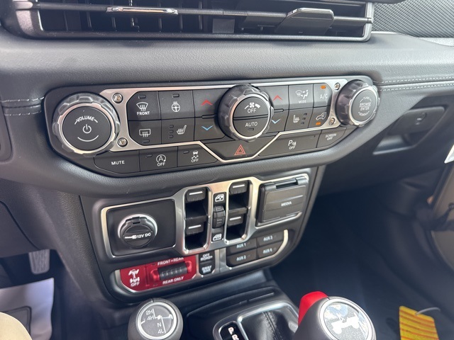 2025 Jeep Wrangler Rubicon photo 18