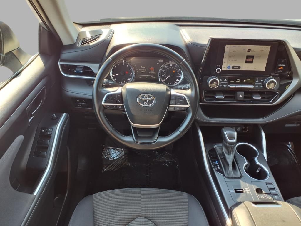 2023 Toyota Highlander L photo 4