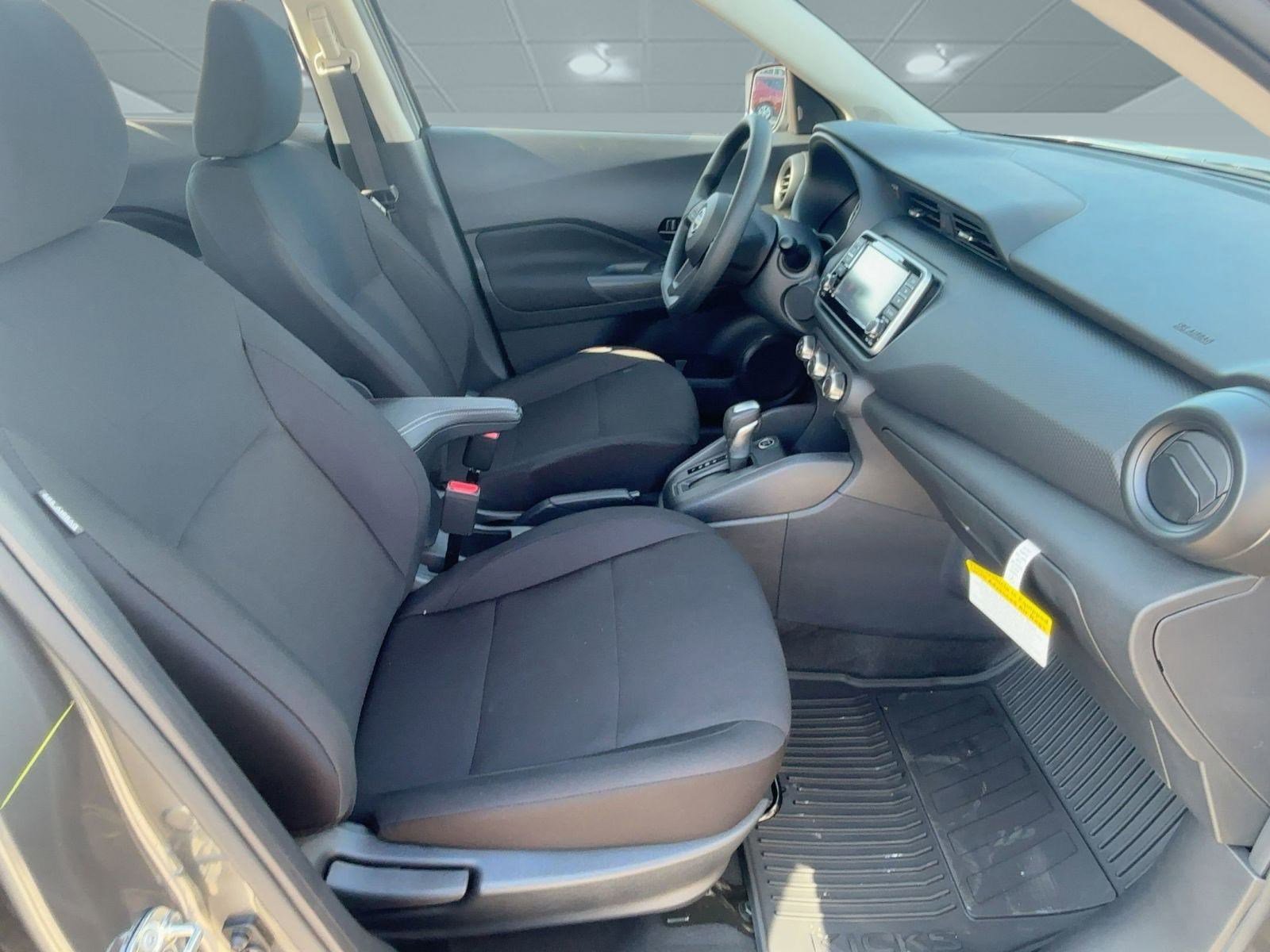 2025 Nissan Kicks Play S photo 27