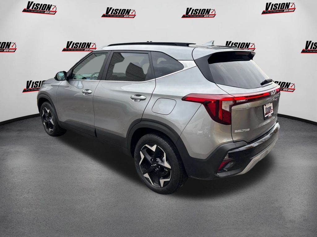 2025 Kia Seltos EX photo 4