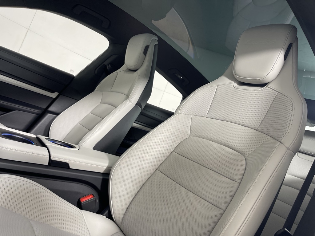 2024 Porsche Taycan Turbo photo 5
