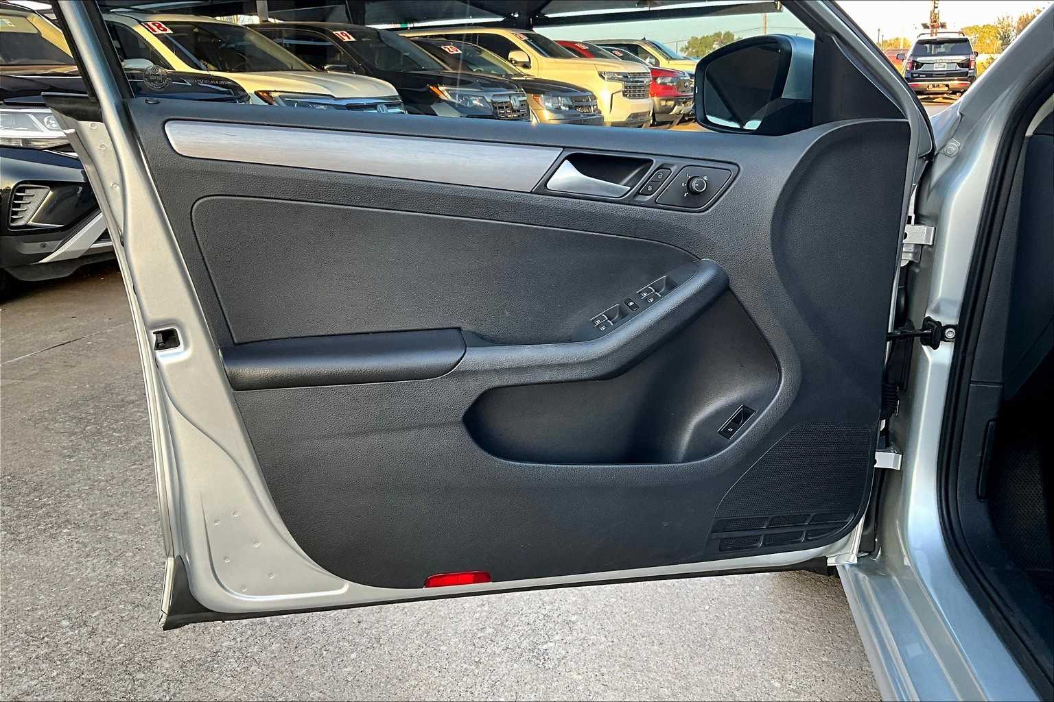 2015 Volkswagen Jetta 2.0 TDI SE photo 23