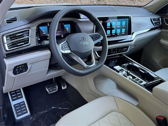 2026 Volkswagen Atlas SEL Premium R-Line photo 2