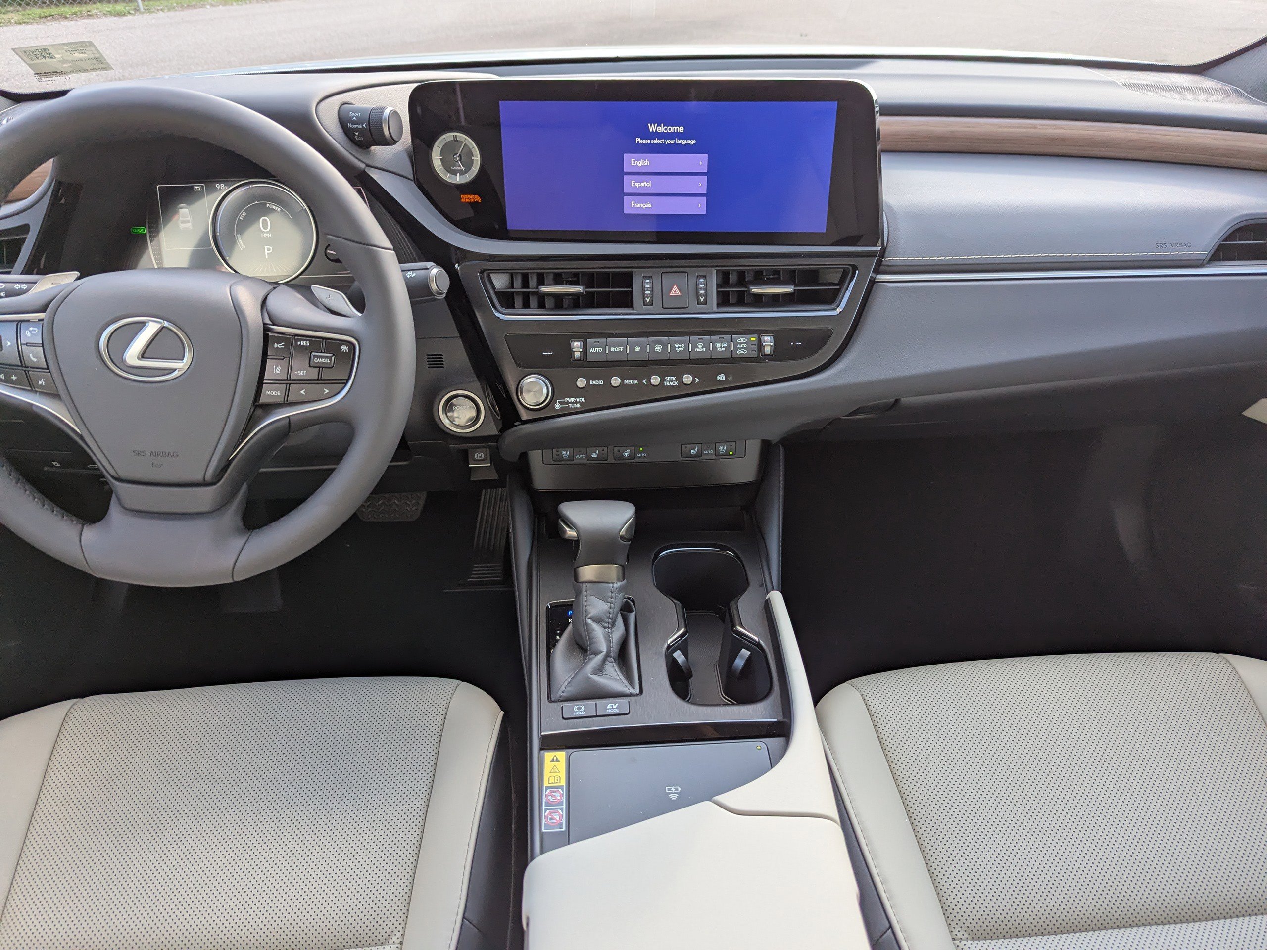 2025 Lexus ES 300h photo 15