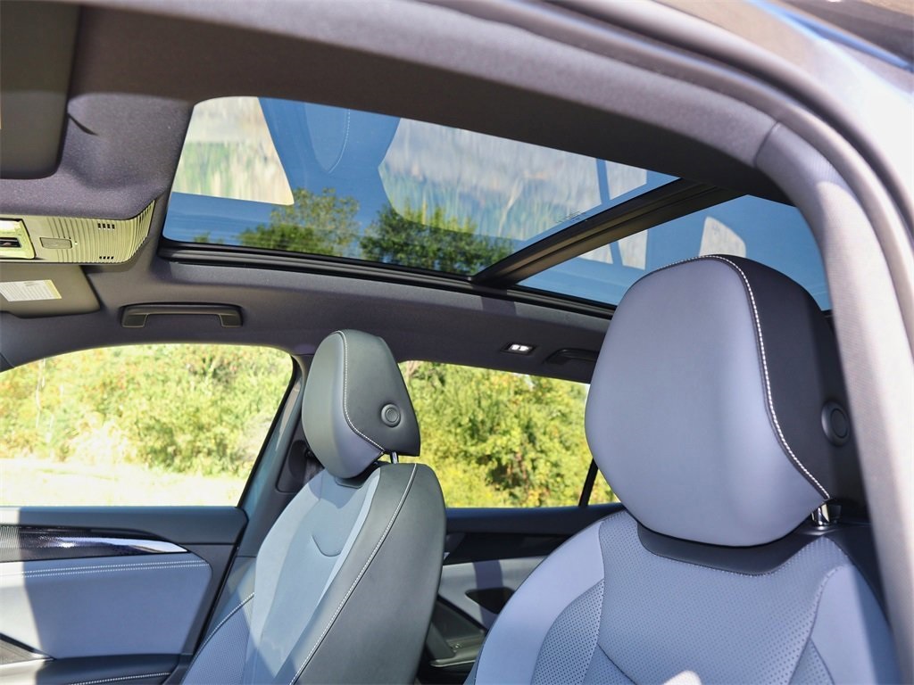 2025 Volkswagen Tiguan SE R-Line Black photo 12