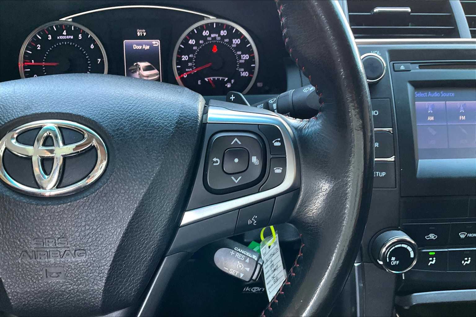 2016 Toyota Camry SE photo 23