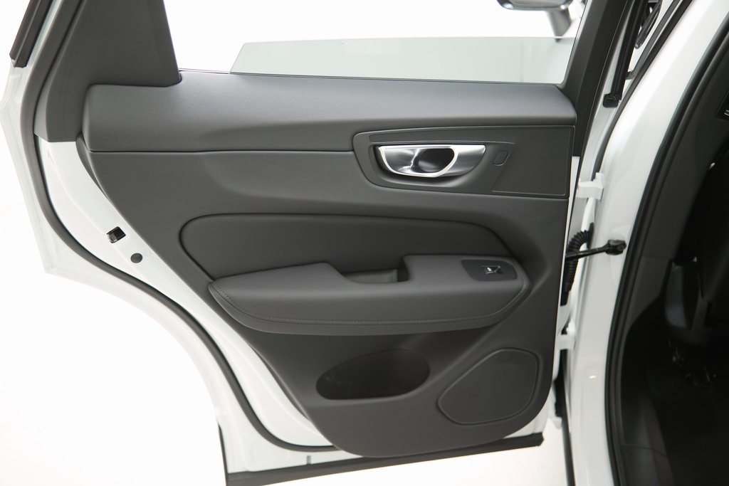 2026 VOLVO XC60 - Image 16