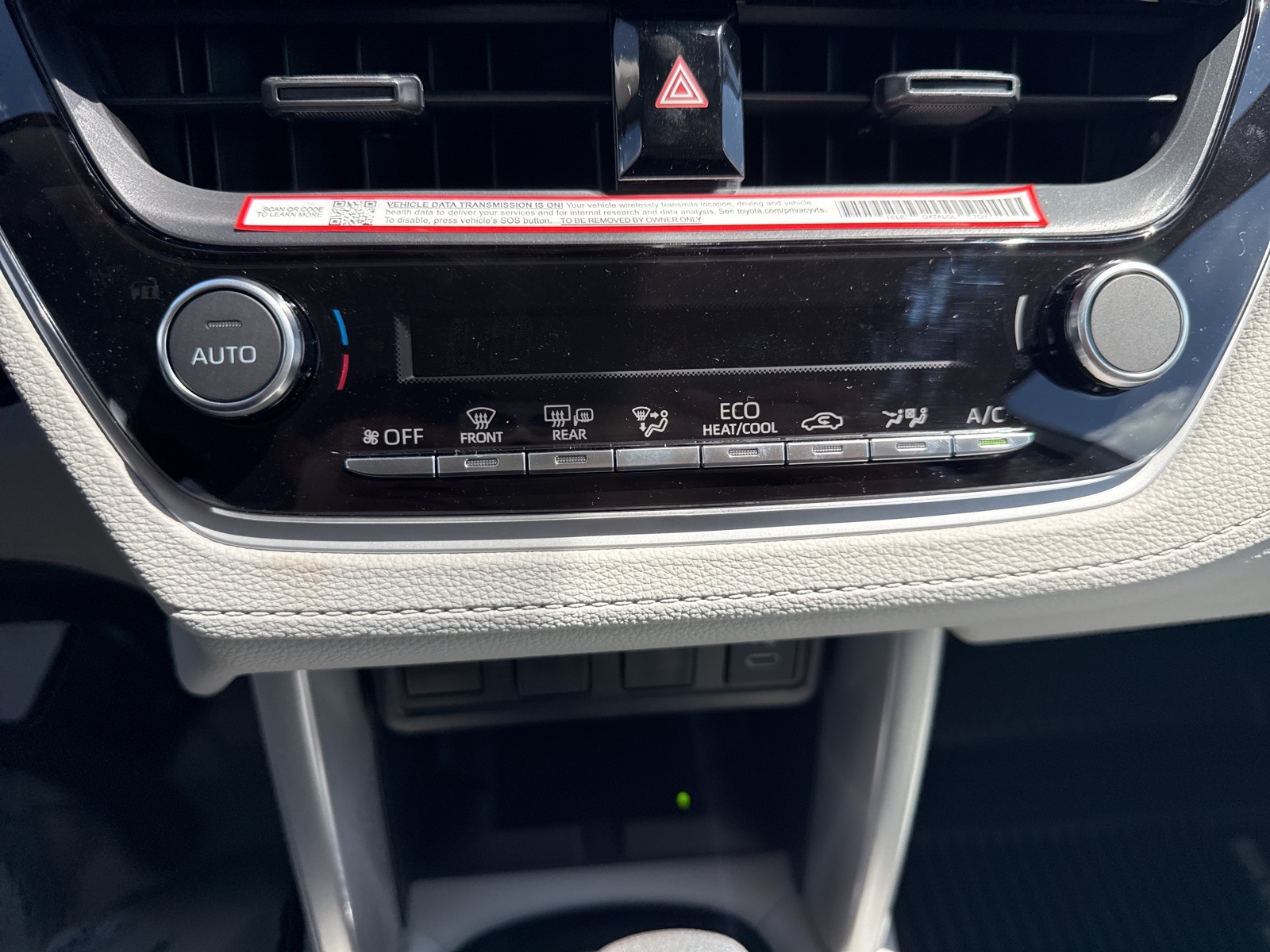 2025 Toyota Corolla Cross LE photo 17