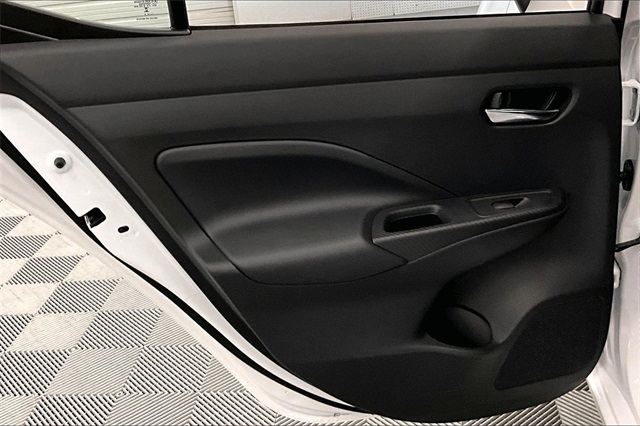 2025 Nissan Versa 1.6 SV photo 31