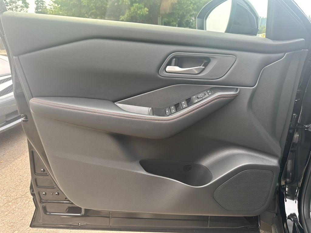 2026 Nissan Rogue SV photo 13
