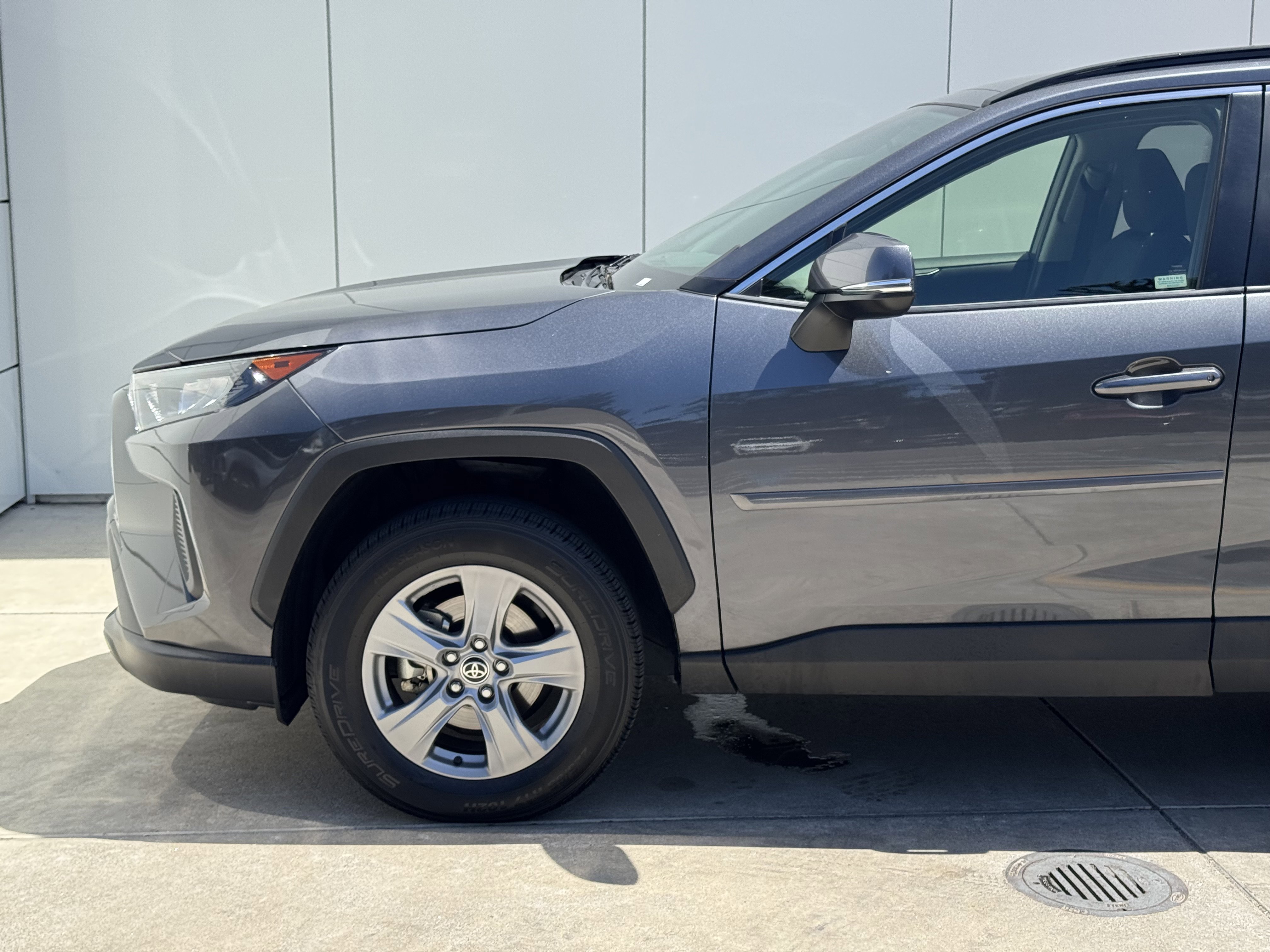2022 Toyota RAV4 Hybrid LE photo 4