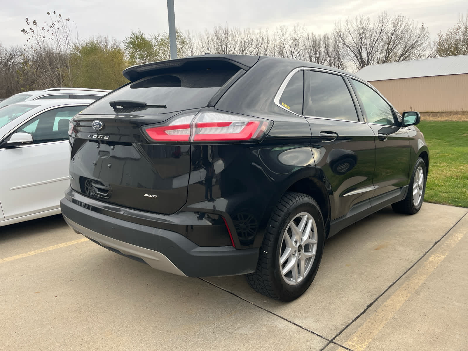 2024 Ford Edge SEL photo 2