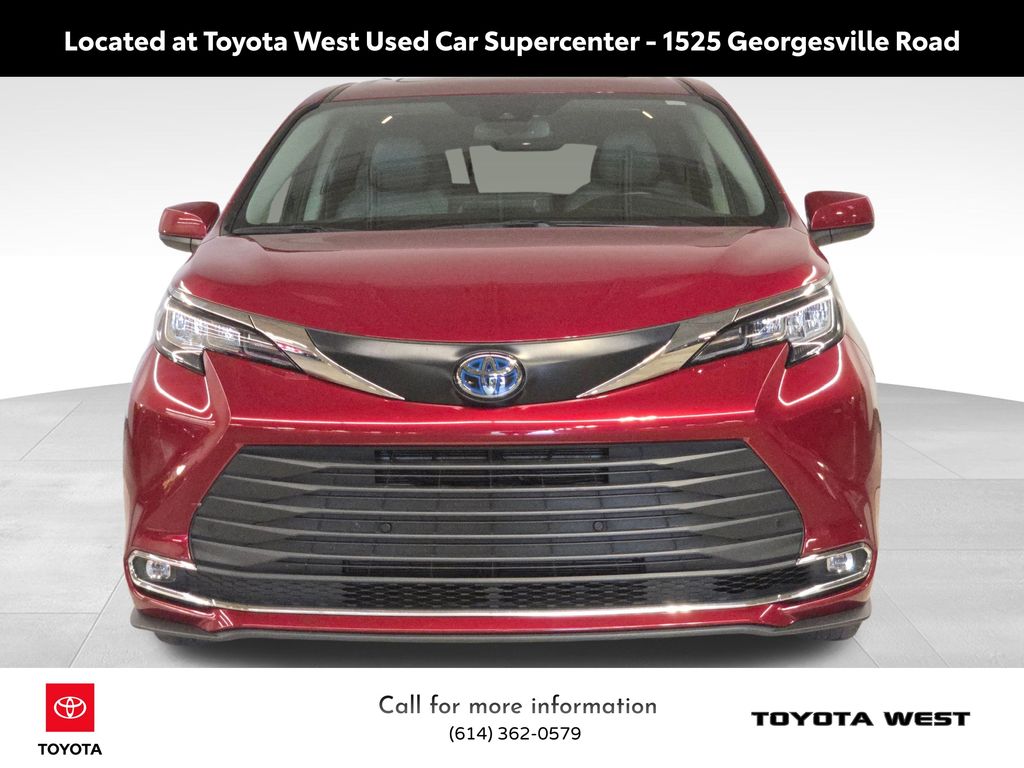 2023 Toyota Sienna XLE photo 2