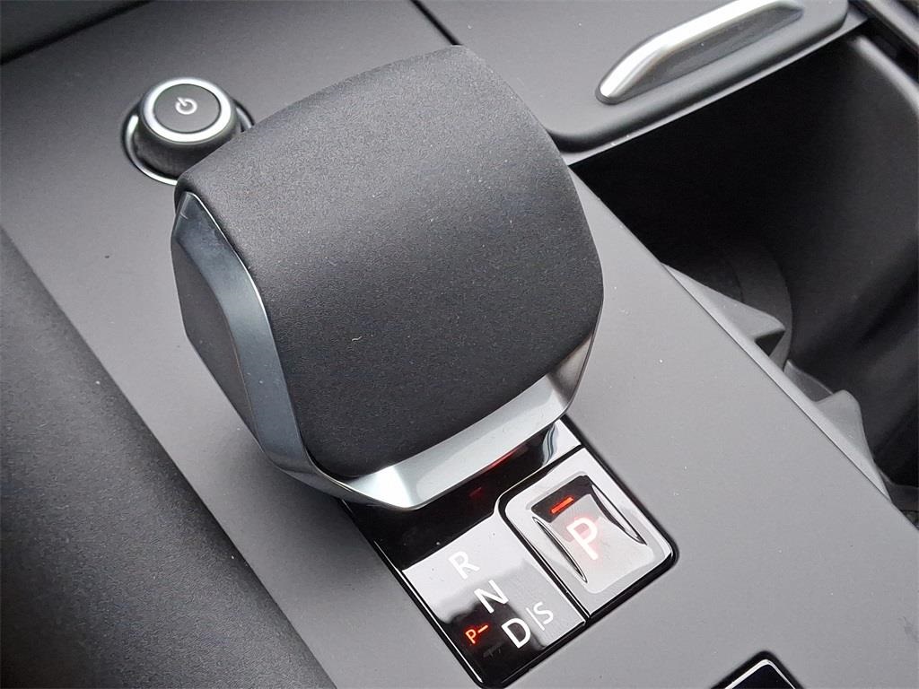 2025 Land Rover Discovery SE photo 4