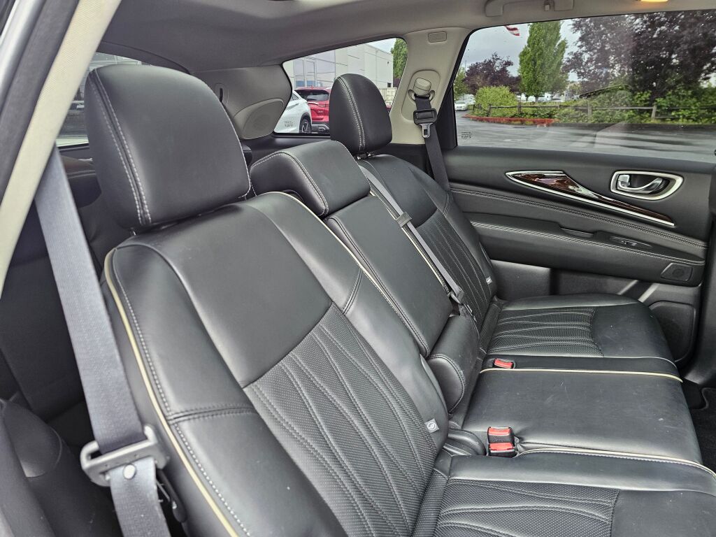 2017 Infiniti QX60 Luxe photo 14