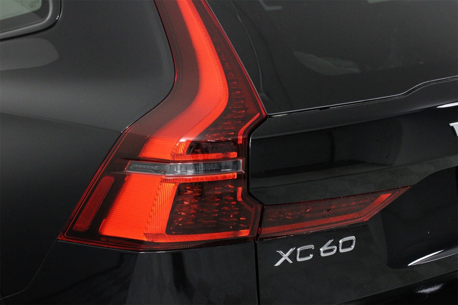 2026 Volvo XC60 B5 Plus photo 14