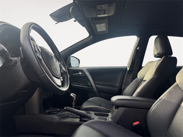 2017 Toyota RAV4 SE photo 8