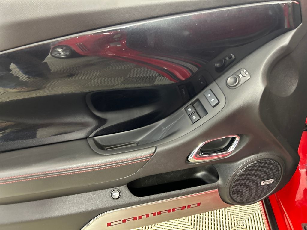 2015 Chevrolet Camaro SS photo 17