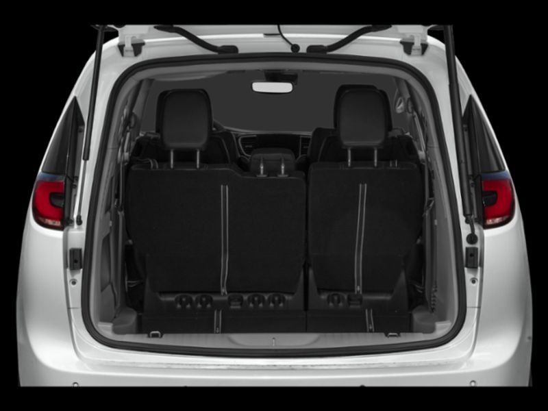 2024 Chrysler Pacifica Touring L photo 7
