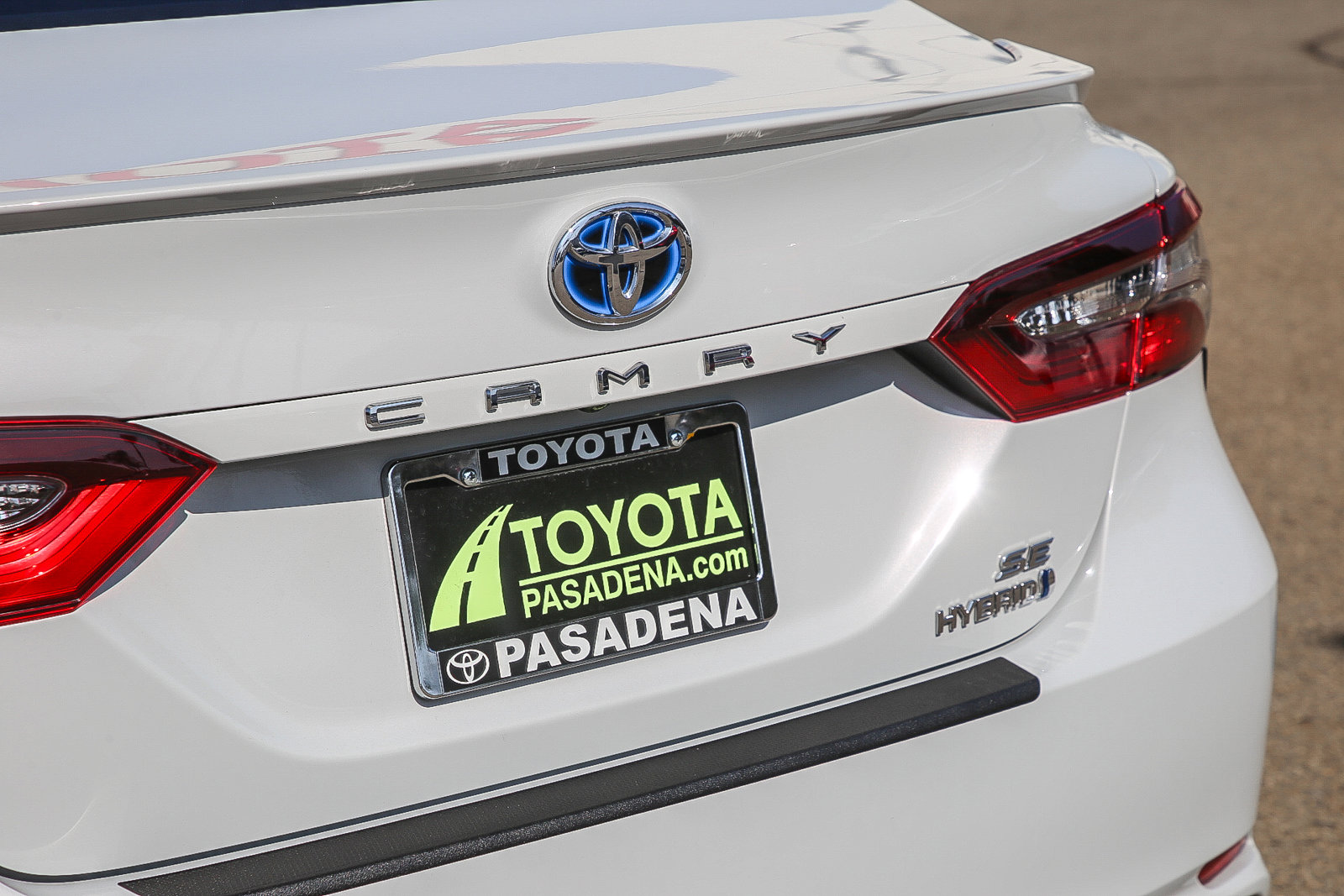 2024 Toyota Camry Hybrid SE photo 9