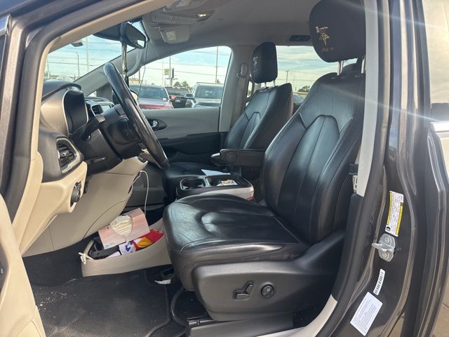 2020 Chrysler Pacifica Touring L photo 7