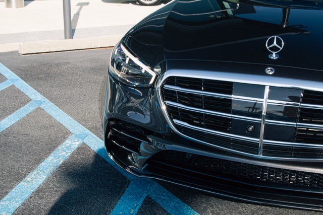2023 Mercedes Benz S 580 4MATIC photo 3