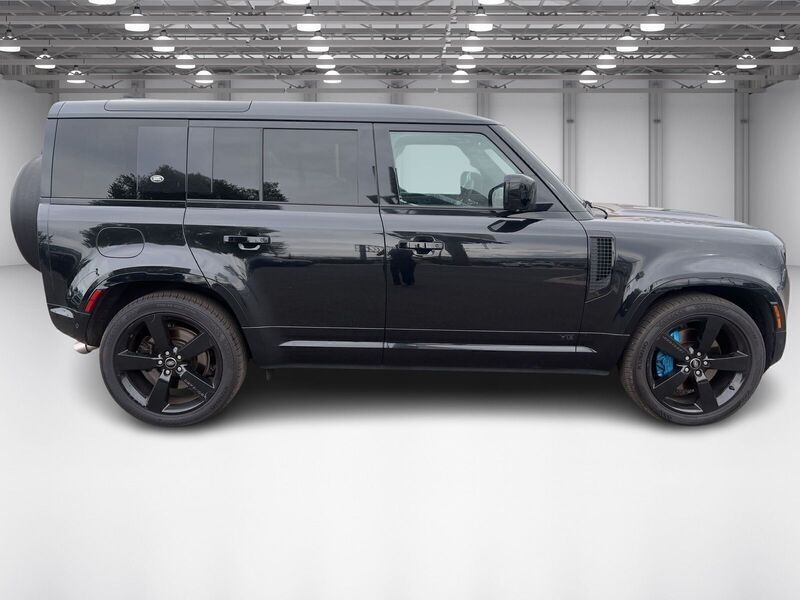2022 Land Rover Defender V8 photo 4