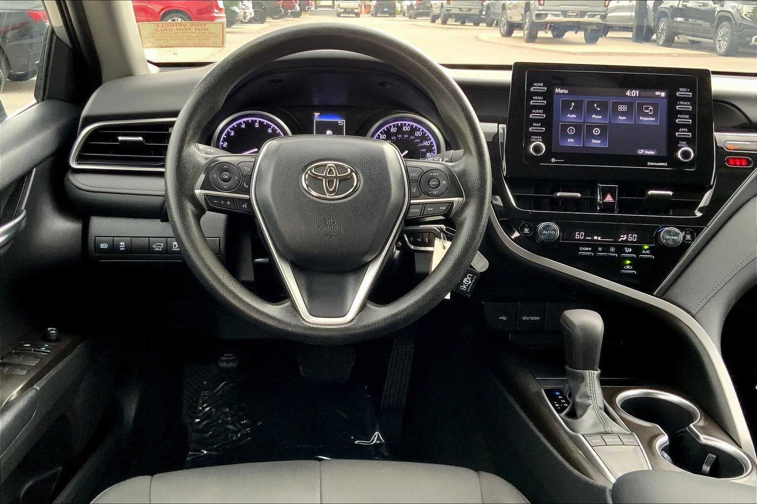 2022 Toyota Camry LE photo 5