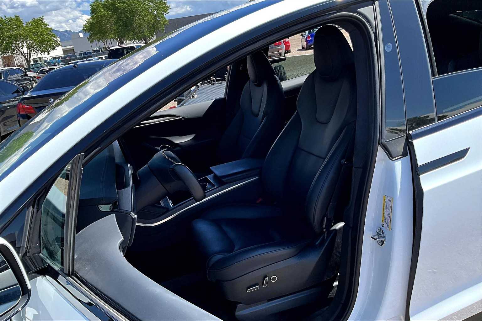 2022 Tesla Model X photo 7