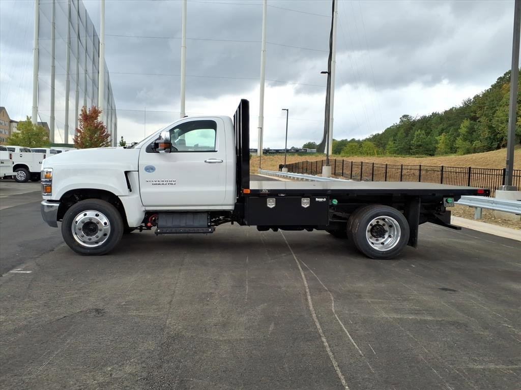 2024 Chevrolet Silverado 5500HD Work Truck photo 4