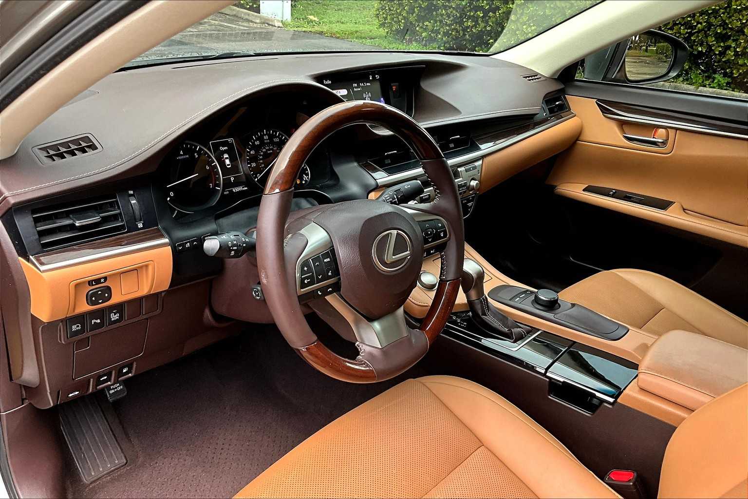 2017 Lexus ES 350 photo 17