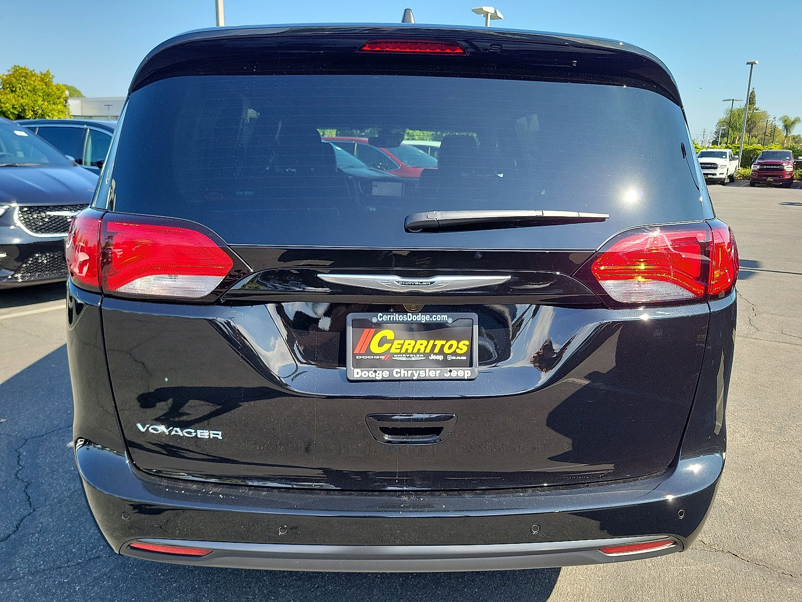 2025 Chrysler Voyager LX photo 15