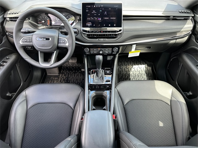 2025 Jeep Compass Latitude photo 17