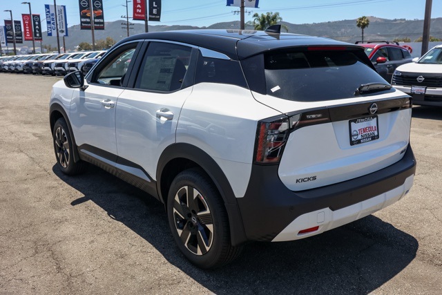 2025 Nissan Kicks SV photo 4