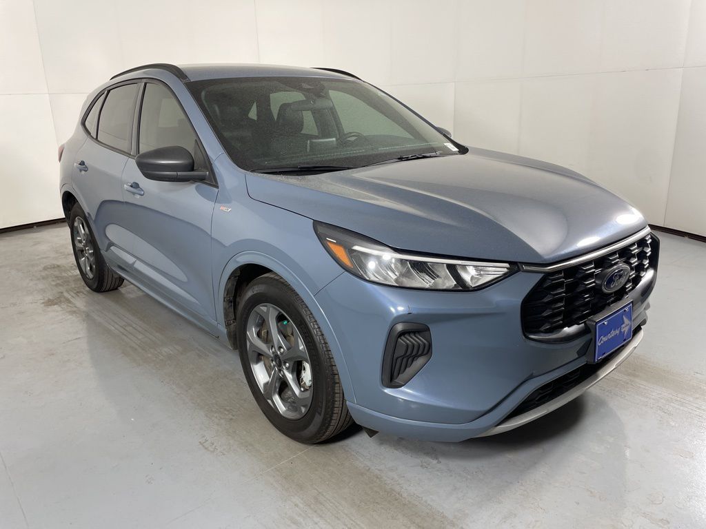 2023 Ford Escape ST-Line photo 2