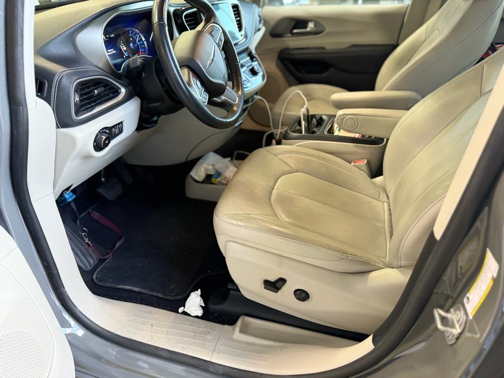 2021 Chrysler Pacifica Hybrid Touring L photo 7