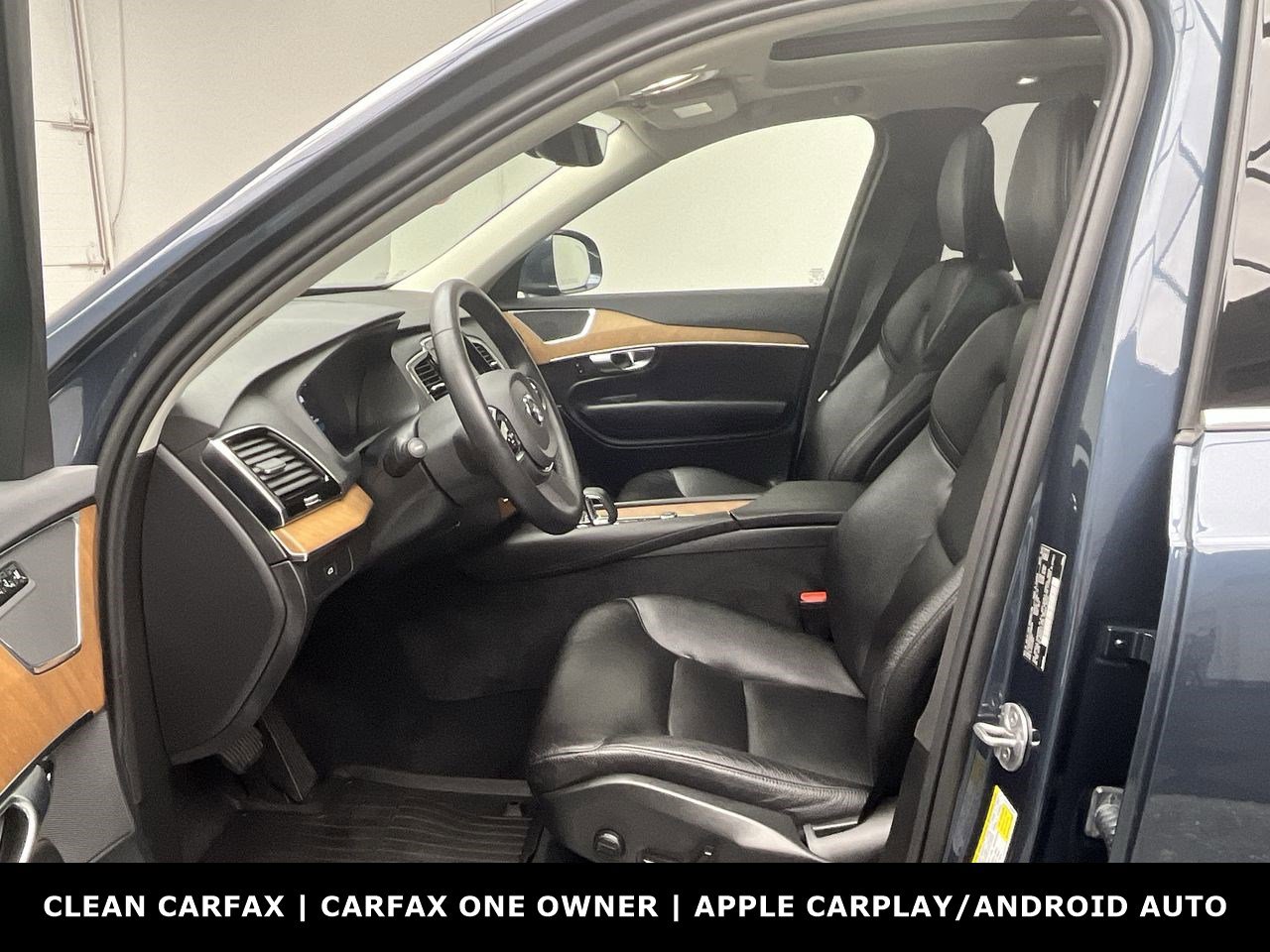 2023 Volvo XC90 AWD Plus photo 2