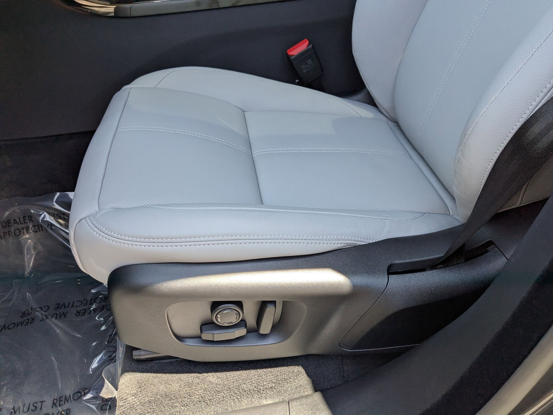 2026 Land Rover Range Rover Velar SE photo 3