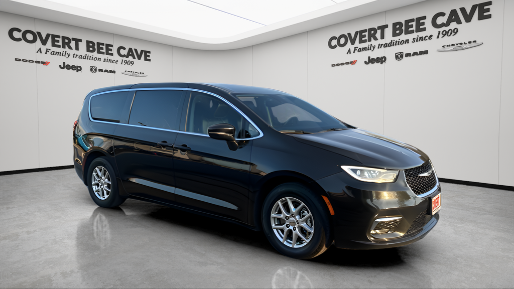 2024 Chrysler Pacifica Touring L's photo