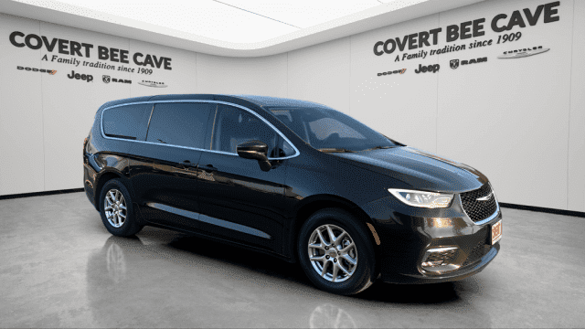 2024 Chrysler Pacifica Touring L's photo