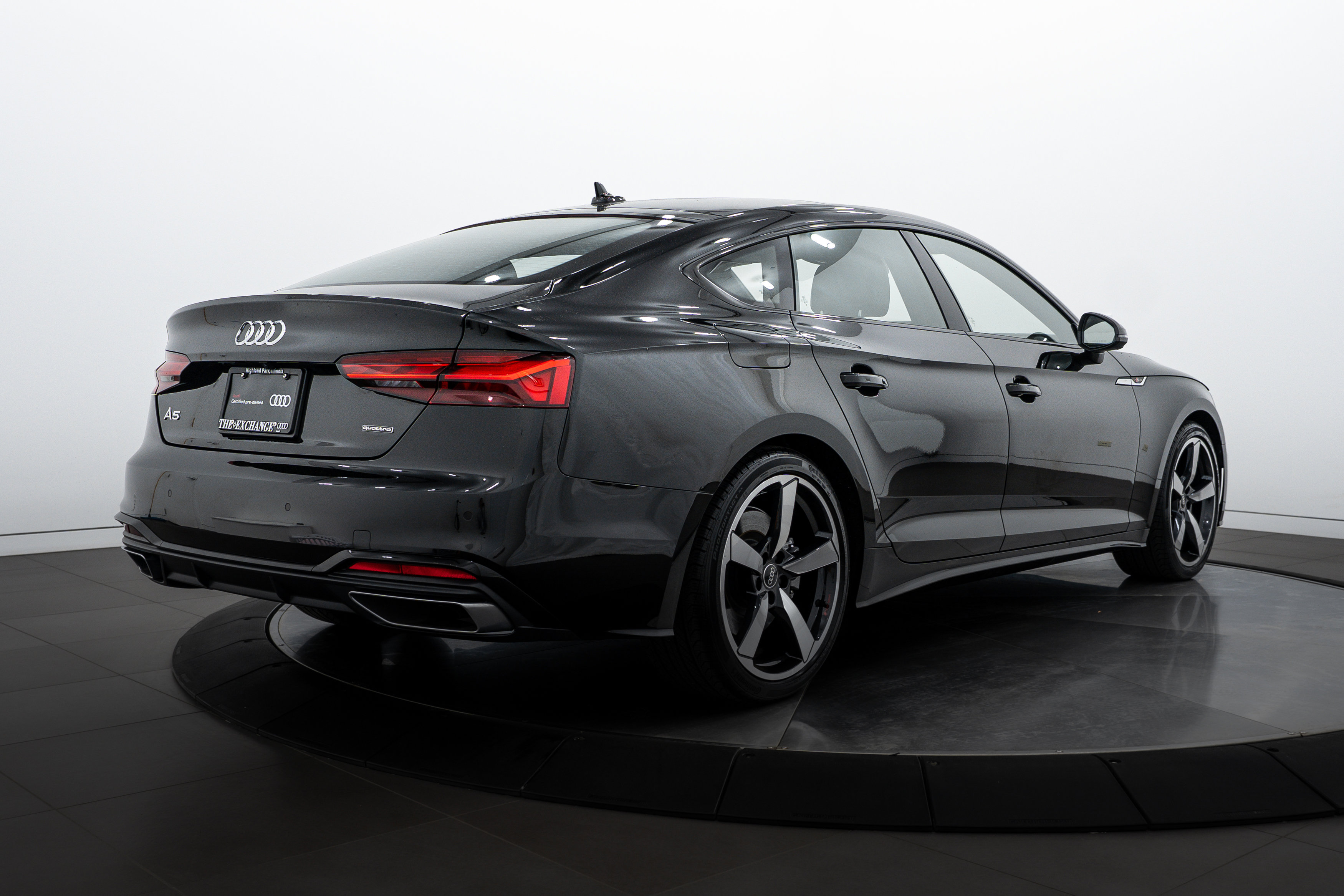 2025 Audi Q3 S line Premium photo 4