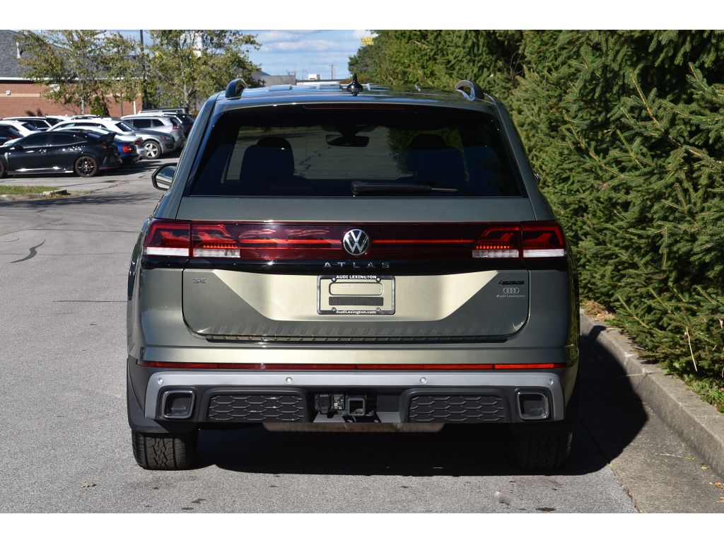 2024 Volkswagen Atlas Peak Edition SEL photo 4