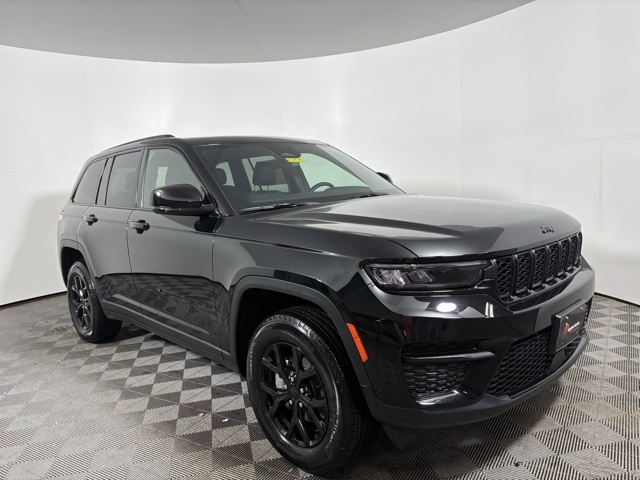 2025 Jeep Grand Cherokee Altitude's photo